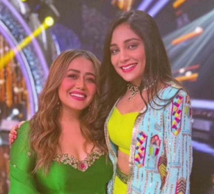 Kavya limaye bonds with her idol Neha Kakkar on set