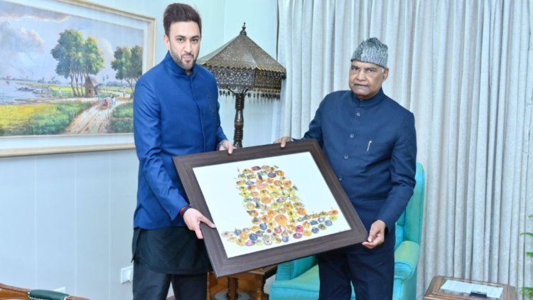 Shri Ram Nath Kovind Presented with a Unique 84 Shiv Lingam Portrait by Ace Photographer, Varun Joshi