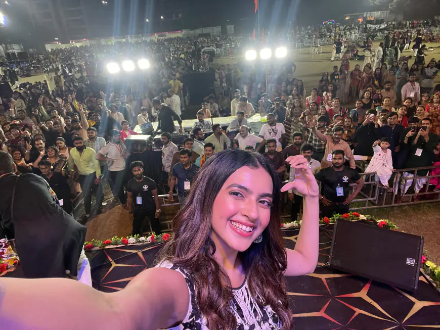 Kashika Kapoor Enjoys Garba at Alankar Navratri Event in Surat Along With The Caste As She Promotes Her Film 'Aayushmati Geeta Matric Pass'